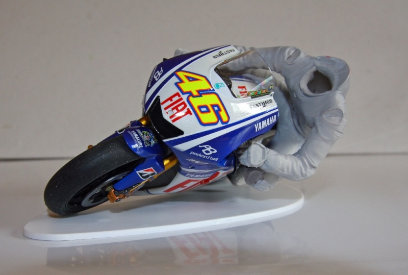 Yamaha M1 2009 "FIAT" et V. ROSSI - Page 4 06_09_14