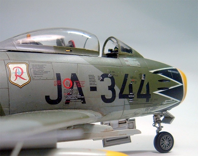 Sabre Canadiar Mk6  (F-86-F-40) F-86_m22