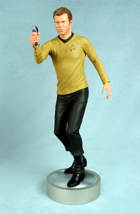 HCG : 1:4 scale Captain Kirk statue Cap_ki10