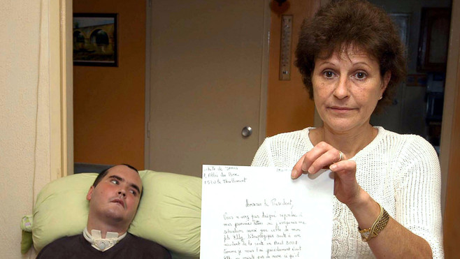 Avant de mourir une mère demande au Président de s'occuper de son fils tétraplégique En-20010