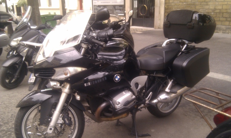 Quelqu'un a-t-il monté un top case BMW 49L sur une 1200ST ? Imag0413