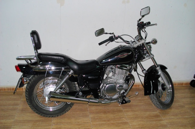 SUZUKI,MARAUDER 250CC Dsc00410