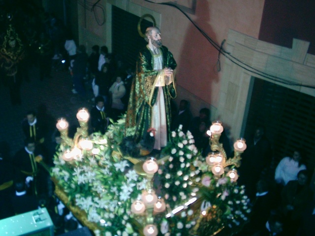 Sale pro primera vez la nueva imagen de San Pedro en la procesión de miercoles santo Mula_s13