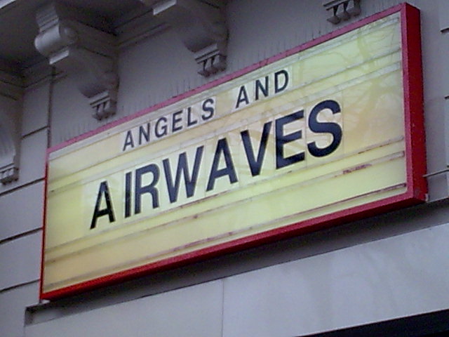 REVIEW - Angels And Airwaves - Bataclan - 21 Avril 0210