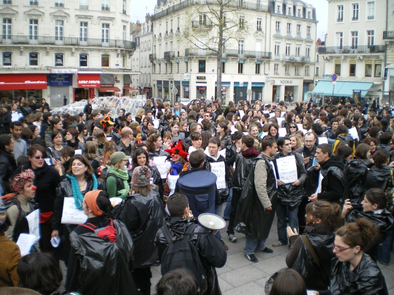 3 avril 2008 des clowns dans les rues d'Angers Imgp0250