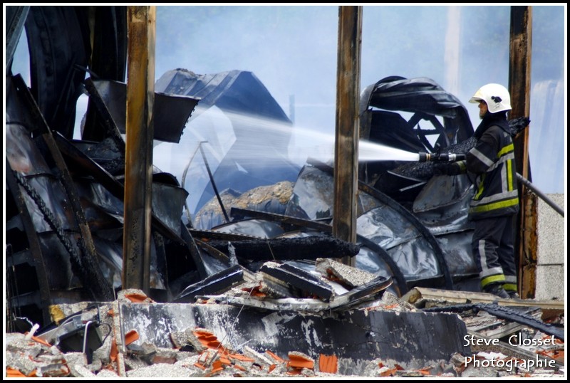 Naninne: un magasin de jouets détruit par les flammes  10.4.2012 B_cano16