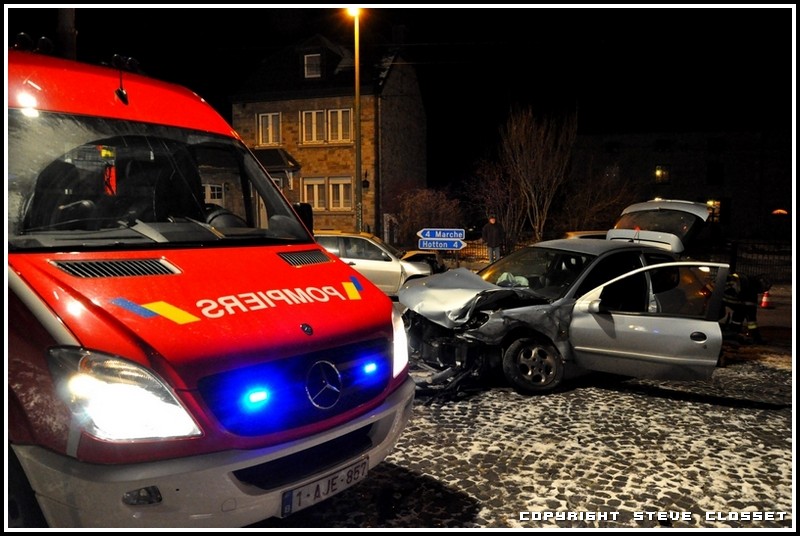 Belgique , sri Marche-en-famenne , collision frontale , 2 blessés légés  (photos) Dsc_0076