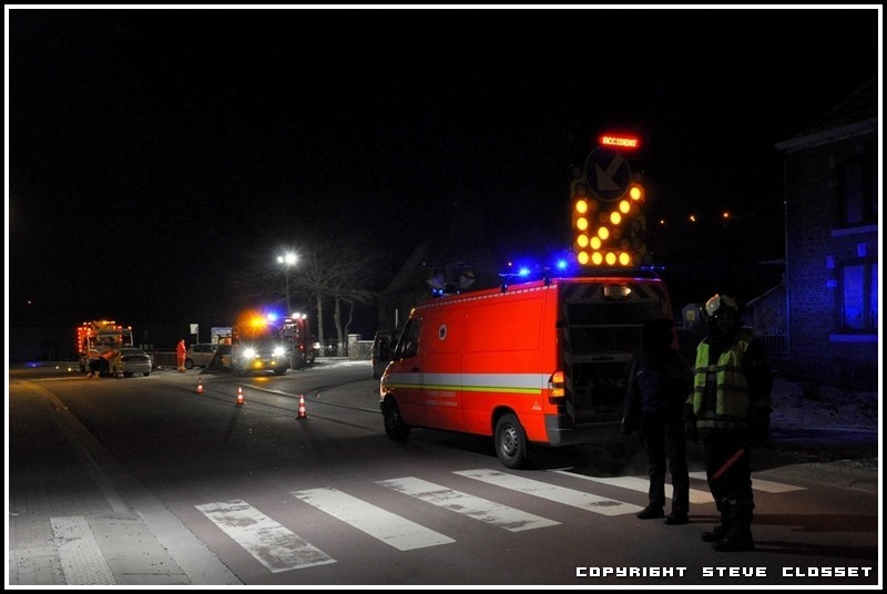 Belgique , sri Marche-en-famenne , collision frontale , 2 blessés légés  (photos) Dsc_0078
