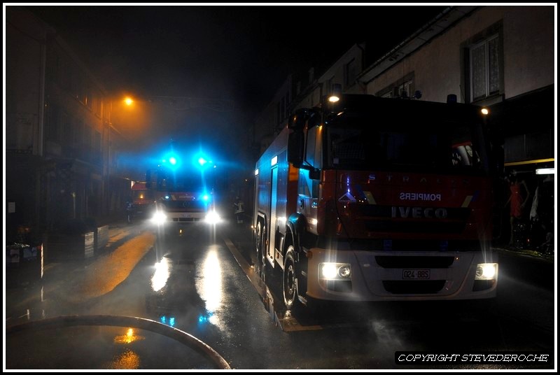 Belgique gros incendie le 25 décembre 2011  ,  4  pompiers blessés !!   photos  Dsc_0123