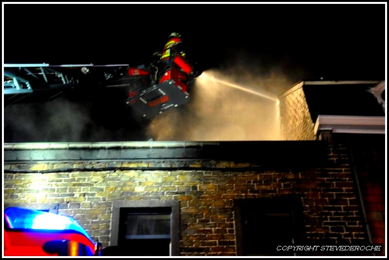 Belgique gros incendie le 25 décembre 2011  ,  4  pompiers blessés !!   photos  Dsc_0215