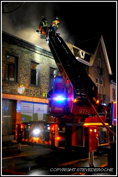 Belgique gros incendie le 25 décembre 2011  ,  4  pompiers blessés !!   photos  Dsc_0216