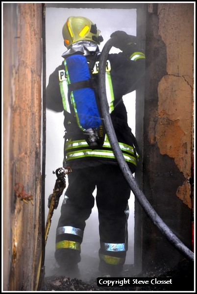 Belgique , pompiers de Huy , gros feu d'habitation   9 février 2012   Photos  Sri_hu21