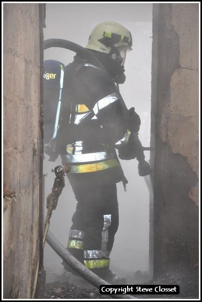 Belgique , pompiers de Huy , gros feu d'habitation   9 février 2012   Photos  Sri_hu22