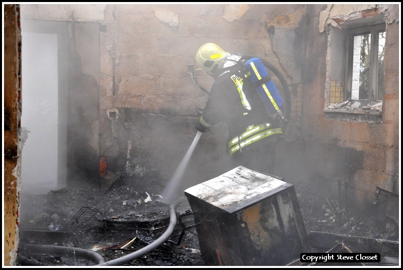 Belgique , pompiers de Huy , gros feu d'habitation   9 février 2012   Photos  Sri_hu25