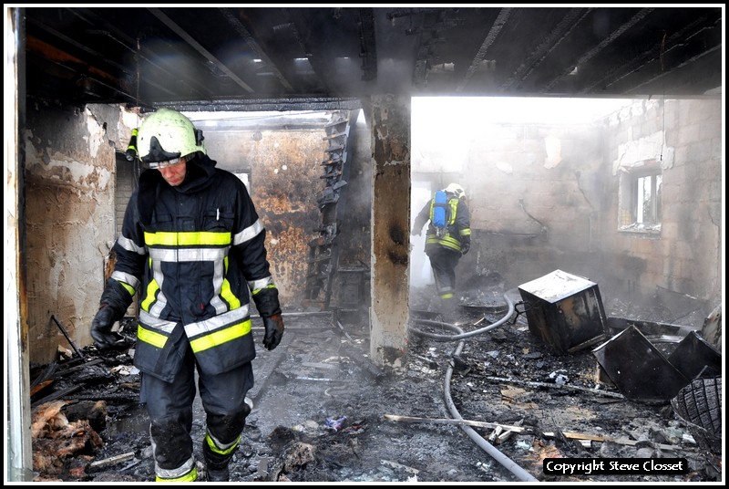 Belgique , pompiers de Huy , gros feu d'habitation   9 février 2012   Photos  Sri_hu26