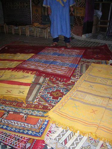"Tazarbite".. tapis berbère et l'art du tissage Tapis121