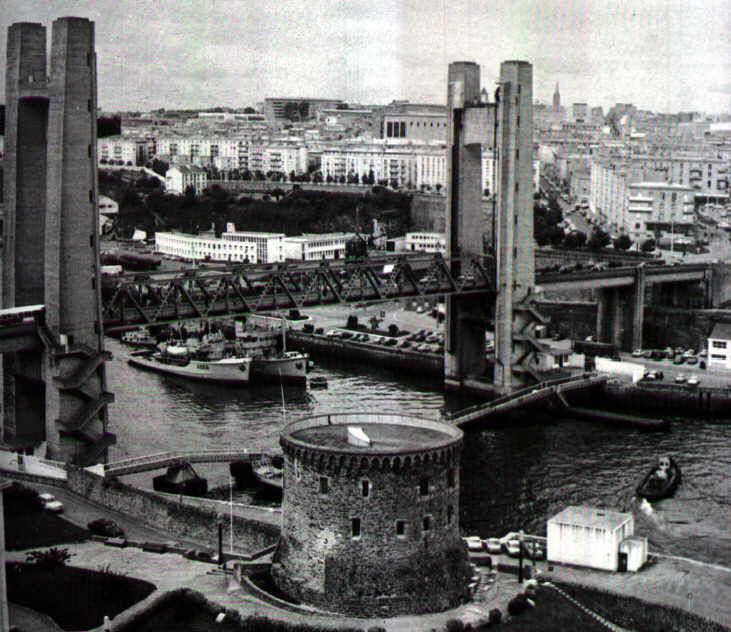 BREST : PONT TOURANT DE L'ARSENAL Recou10