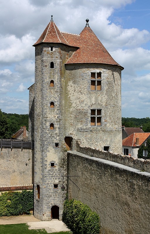 Blandy, la tour des archives 640