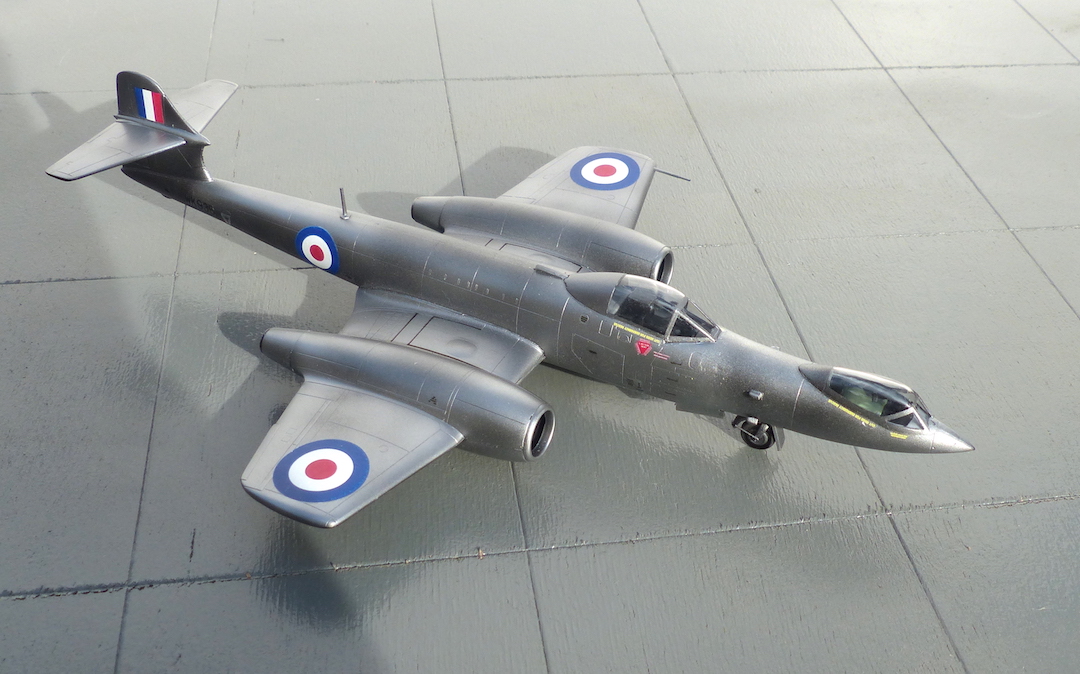 [Special Hobby] Gloster Meteor F8 Prone Pilot 1/72 Prone011