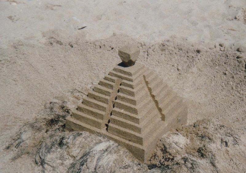 En sable à FROMENTINE  1998 Pyrami10