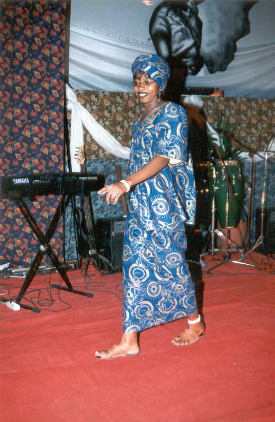 Moda Africana - Tecidos e panos tradicionais - Página 3 Sonia110