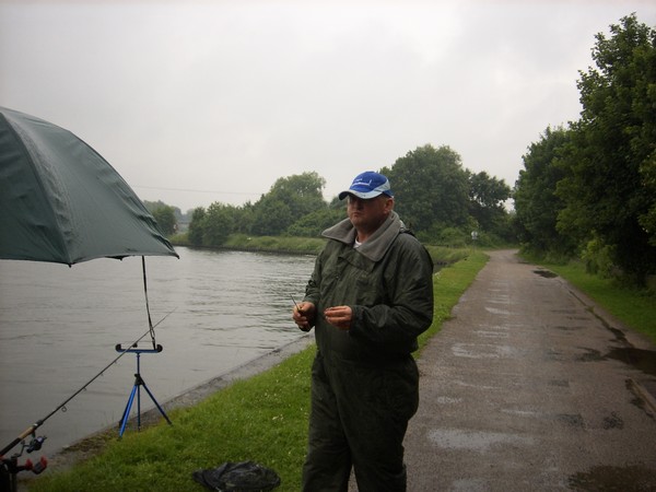 We're fishing in the rain.... Just fishing in the raiiiiinn Bouche14