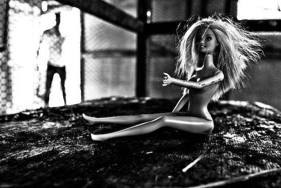 Attention Barbie...Derrire toi!!!! Zsare-13