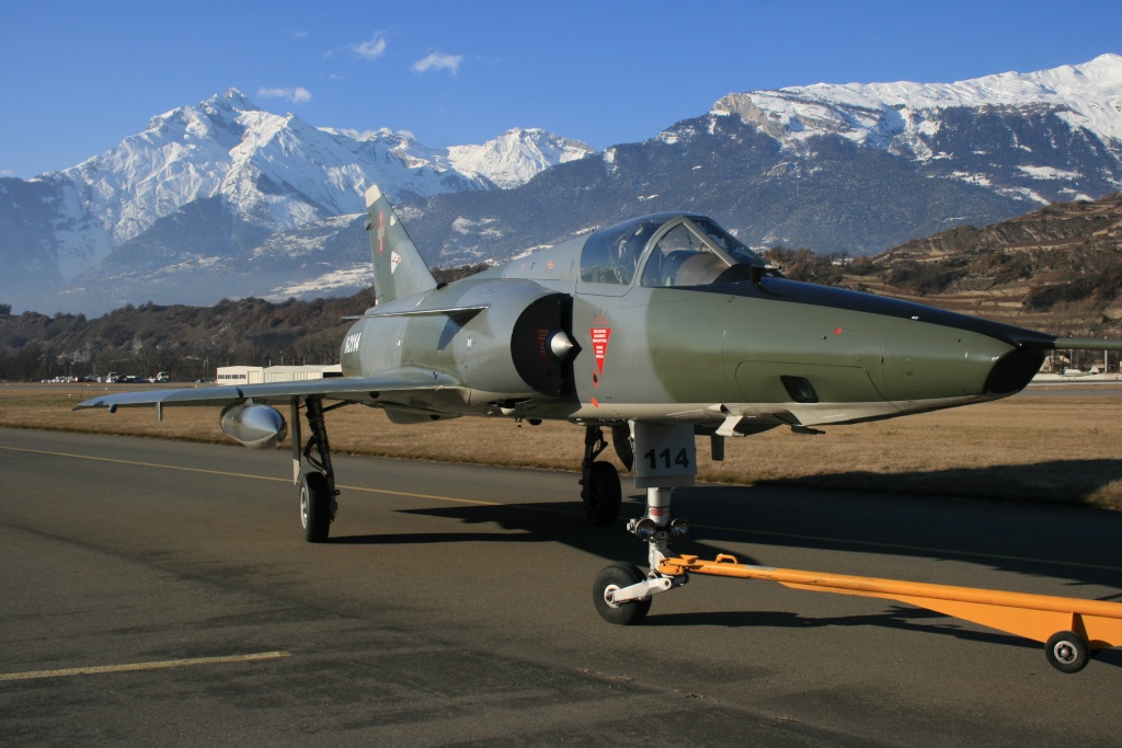 Ce magnifique Mirage III RS repeint  neuf sera bientt visible devant la Base de Sion/VS/CH Mirage11