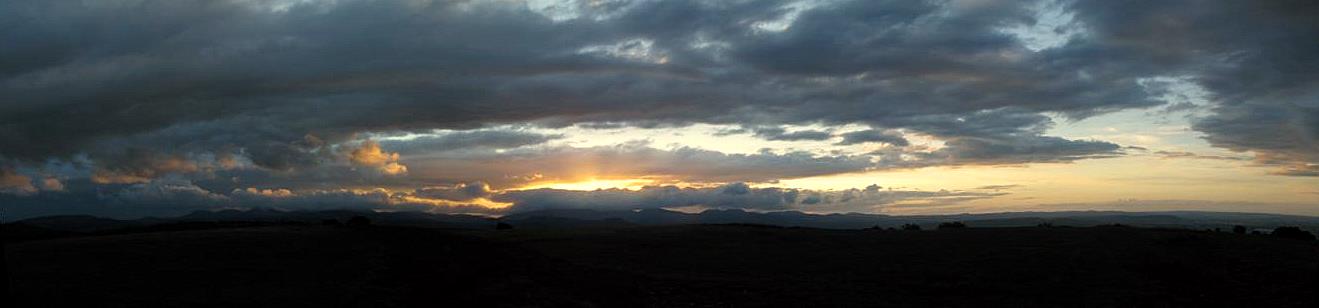 coucher de soleil depuis le plateau de Gergovie Pano-310