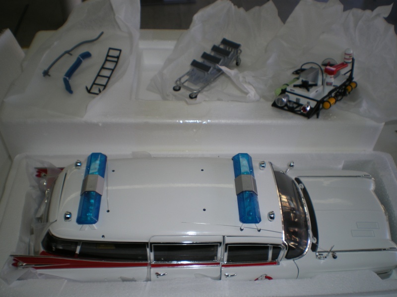 Mon Hotwheel 1/18 Ecto 1 de chez nice cars diecast Imgp6117