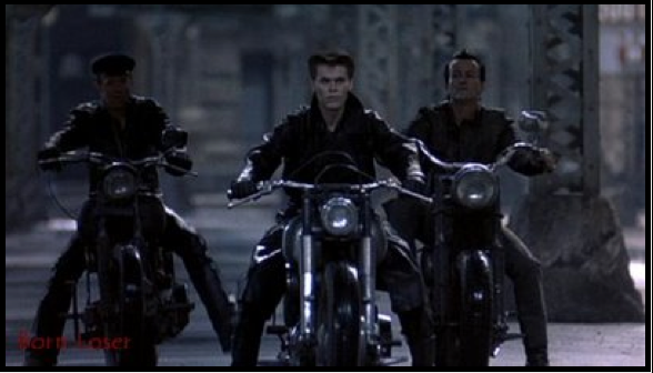 Ils ont posé avec une Harley, principalement les People - Page 4 Captur72