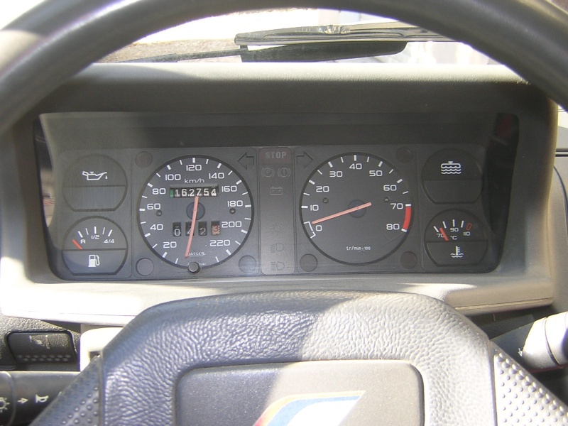 [bencitrouille]  Rallye - 1294 - blanc - 1989 Dscn7214