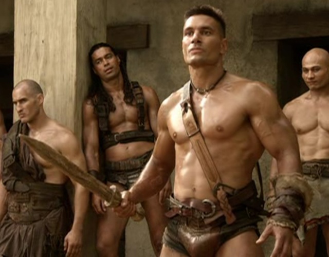 Spartacus la série Crixus10
