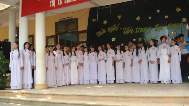 Hình ảnh hoạt động của trường Nguyễn Huệ (1) 0710