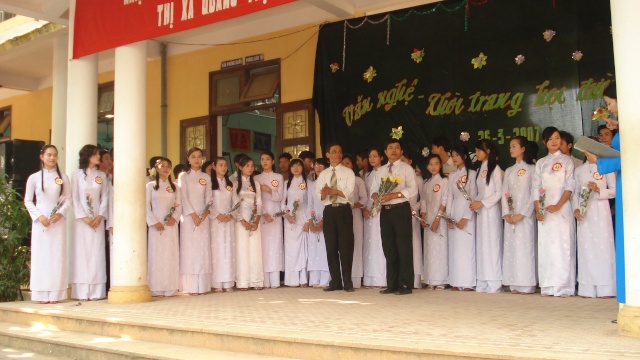 Hình ảnh hoạt động của trường Nguyễn Huệ (1) 0811