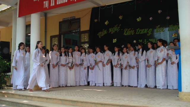 Hình ảnh hoạt động của trường Nguyễn Huệ (1) 0910