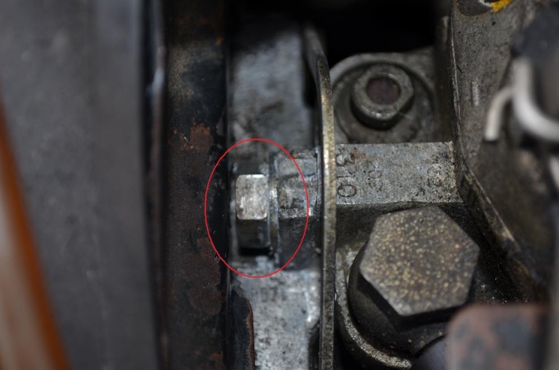 fuite pompe gasoil RA c'est quoi cette vis? Lune_010