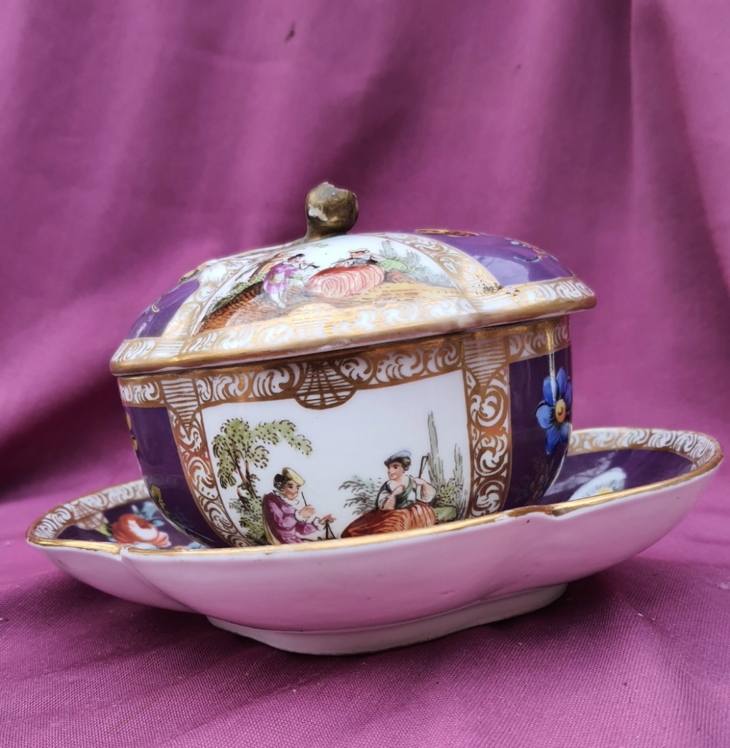 pot a Marmelade quadri-lobé  style Wateau  porcelaine Dresden 1880  Helena Wolfsohn signature RA -4436410