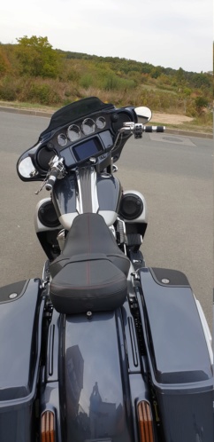 J'ai troqué mon RG 2018 CVO pour le Street Glide 2018 CVO 2018-010