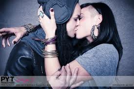 Vos plus belles photos de couples lesbiens Images10
