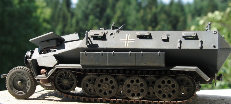 sd.kfz 251/1 Ausf A(en réparation) ICM 1/35 Img_0010