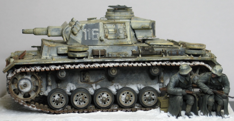 Pz III Ausf N + winterketten  Dragon 1/35 - Page 2 Img_0642