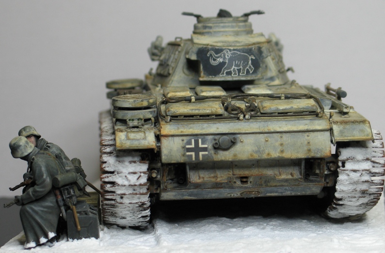 Pz III Ausf N + winterketten  Dragon 1/35 - Page 2 Img_0643