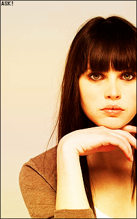 (F) Felicity Jones ◊ « You're the only light I've ever known. » 2422