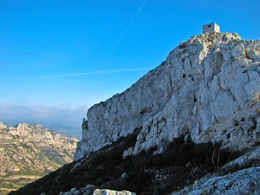  La Tour des Opies : Point culminant du Massif des Alpilles La_tou10