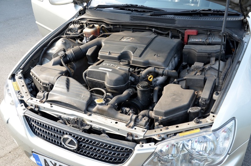 [auto] Lexus IS 300 RHD Engine11