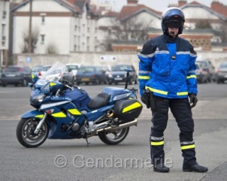 la nouvelle connerie du gouvernement du jour Tenue10