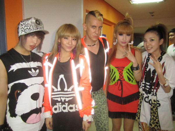 2NE1 PICTURES  - Page 5 34108310