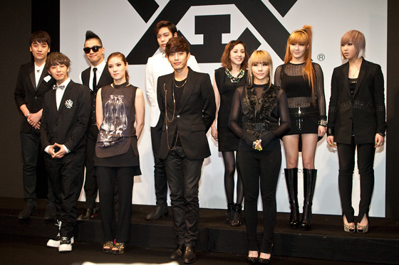 2NE1 with YG FAMILY & others Full1010