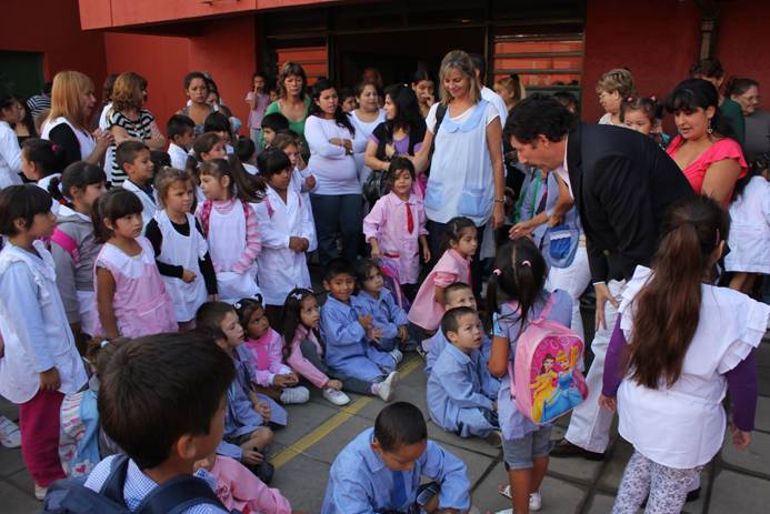 SAN ISIDRO: POSSE PARTICIPÓ DEL INICIO ESCOLAR EN BOULOGNE. 00119